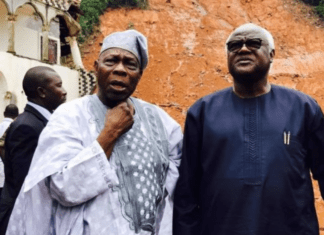 Former Nigerian President Olusegun Obasanjo visited the scene of Sierra Leone mudslide Former Nigerian President Olusegun Obasanjo visited the scene of Sierra Leone mudslide